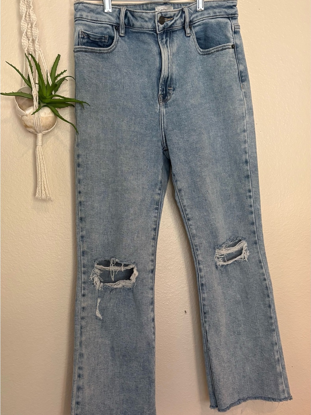 Carly Jean Light Wash Distressed Women’s cropped Jeans 9